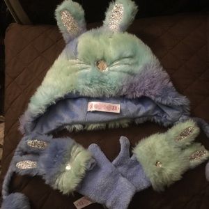 Justice Girl Winter Hat & Gloves Set
Fuzzy EUC